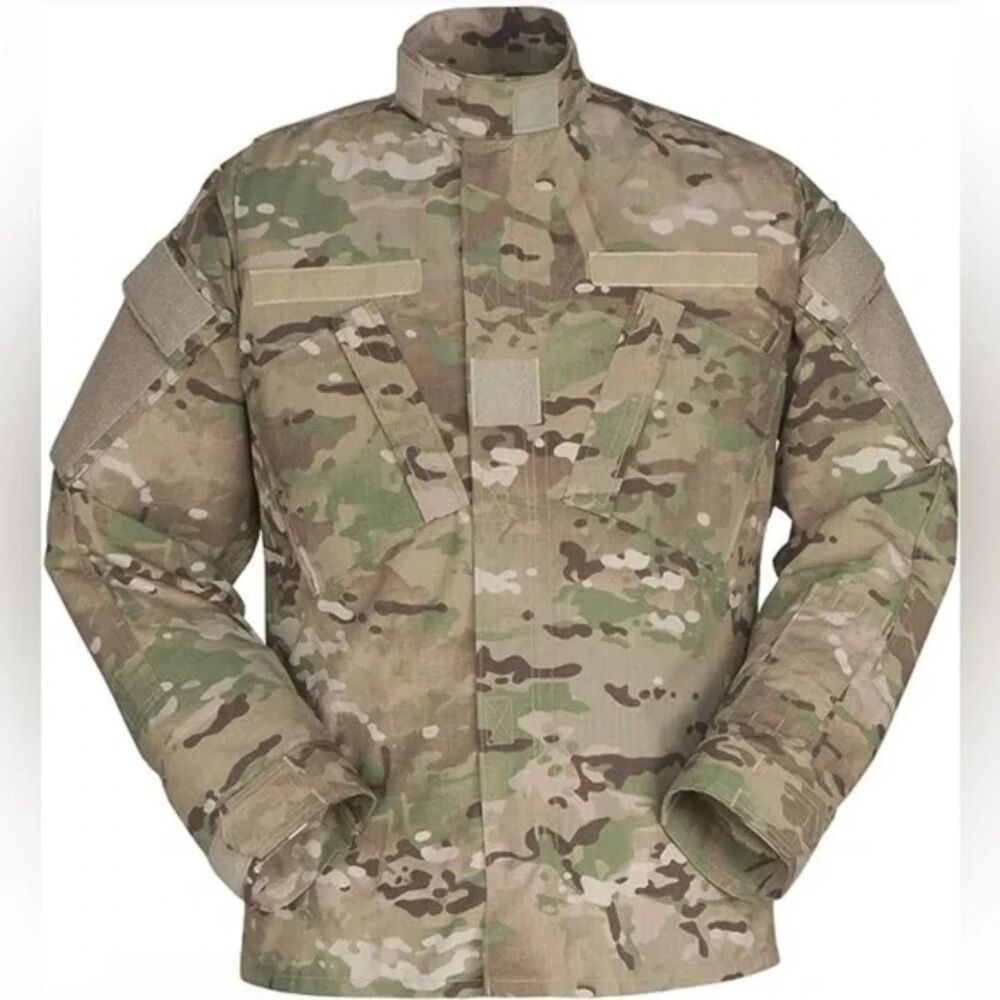 New w. tags US Government Issue Light Combat Coat. Size Medium Regular. Camo